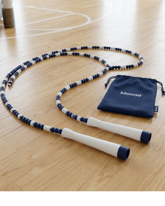 Moxae Beaded Freestyle Jump Rope 2.8 m Navy and White with Pouch - Lifestyle view